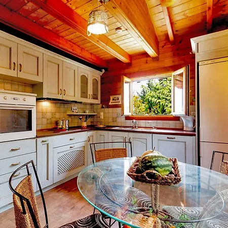 Luxury Wooden With Pool, The Nest 빌라 Kato Korakiana