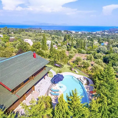 Luxury Wooden With Pool, The Nest 빌라 Kato Korakiana